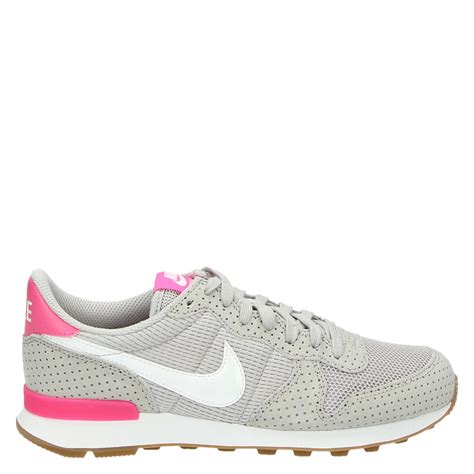 nike dames laag schoenen|nike noppen damesschoenen.